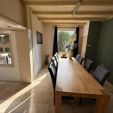 In With Large Garden Vila *