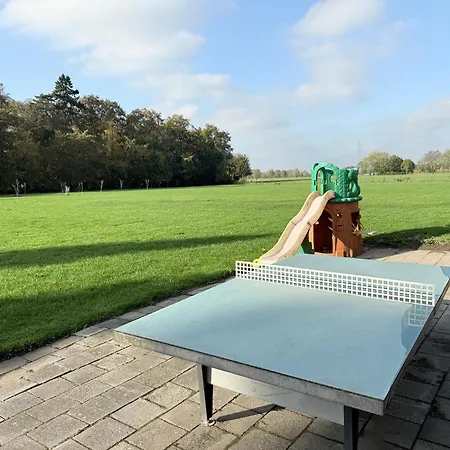 Vila In With Large Garden